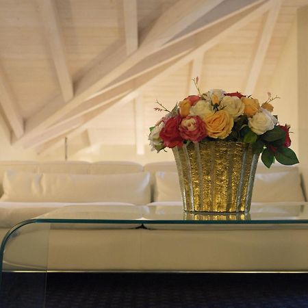 Villa Angela - Italian Homing 代森扎诺-德尔加达 外观 照片